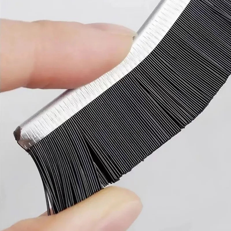Close-up of the manual brush bristles